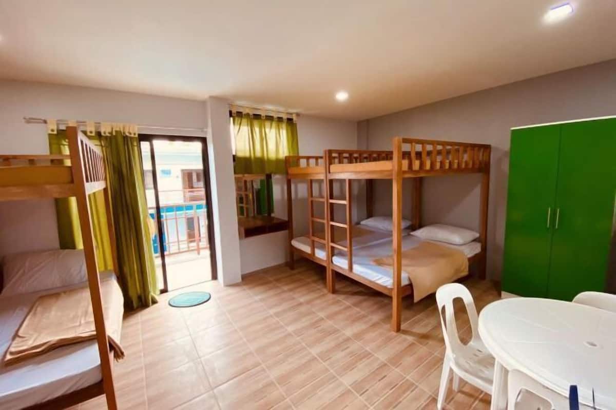 WiFi (free), bed sheets