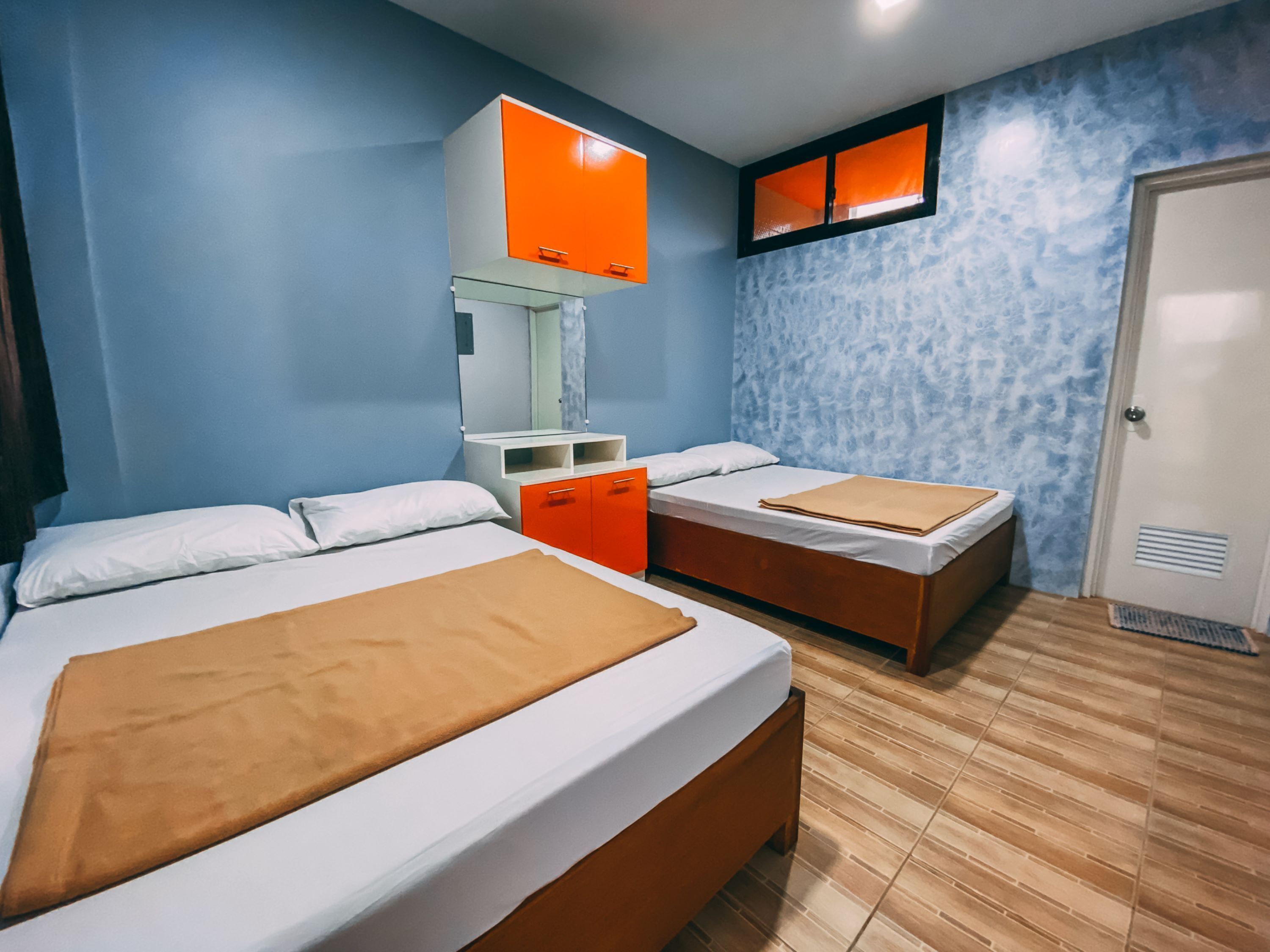 Wifi gratis y ropa de cama 