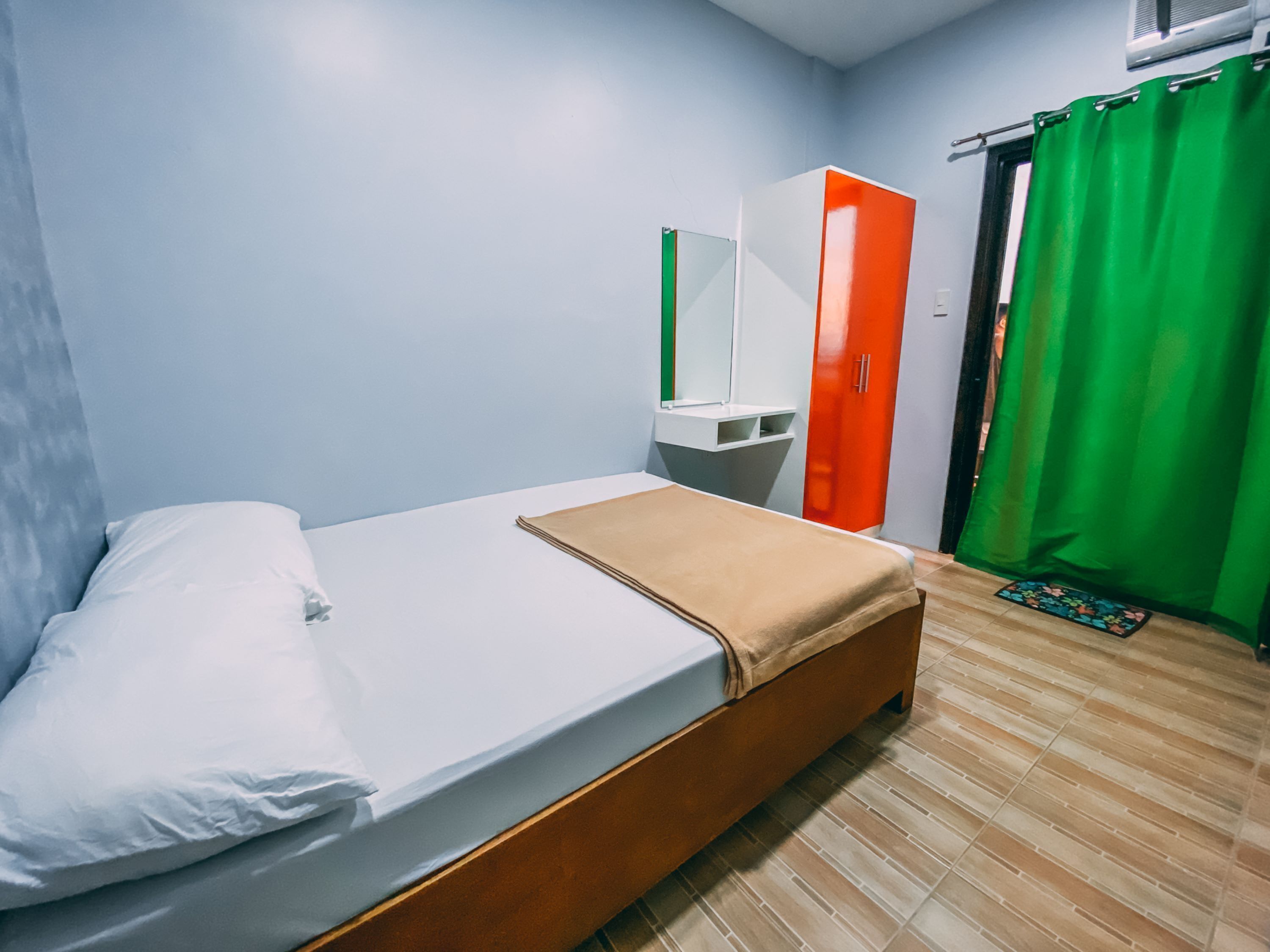 Wifi gratis y ropa de cama 