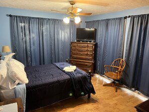 5 bedrooms, desk, iron/ironing board, free WiFi