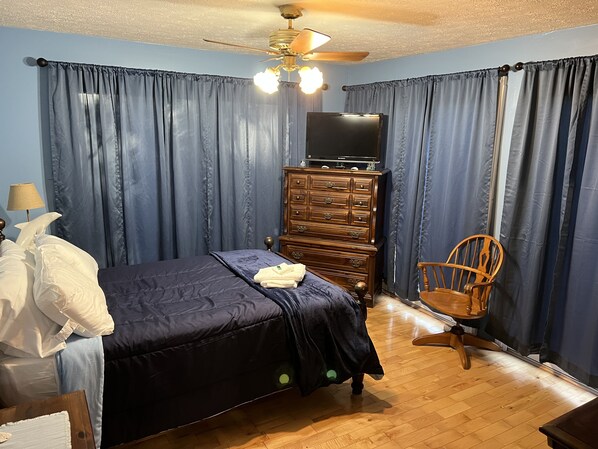 5 Schlafzimmer, Schreibtisch, Bügeleisen/Bügelbrett, kostenloses WLAN