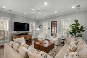 TV - 8 Free Bikes/Heated Community Pool/Guest House/Screened Porch/Sleeps 12/Steps to Camp Watercolor/30A (Santa Rosa Beach)