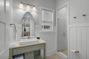 Shower, hair dryer, towels, soap - 8 Free Bikes/Heated Community Pool/Guest House/Screened Porch/Sleeps 12/Steps to Camp Watercolor/30A (Santa Rosa Beach)