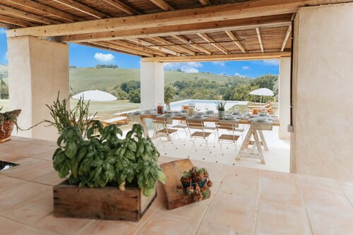 Charm and well-being in a rural setting. Dedicated to all those who seek comfort and style but love