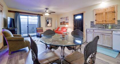 Fort Worth Home w/ Patio: 5 Mi to Dtwn!