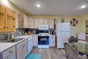 Fridge, microwave, stovetop, dishwasher - Fort Worth Home w/ Patio: 5 Mi to Dtwn! (Fort Worth)