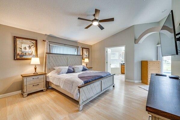 4 bedrooms, iron/ironing board, travel cot, Internet - 11 Mi to Disney: Family-Friendly Home in Davenport (Davenport)