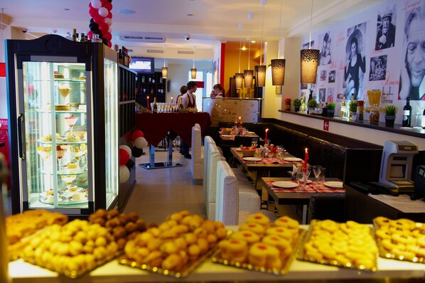 Ilmainen päivittäinen mannermainen aamiainen