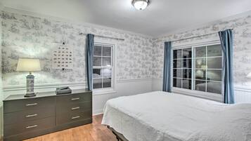 2 bedrooms, desk, iron/ironing board, travel crib