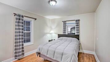 2 bedrooms, desk, iron/ironing board, travel crib