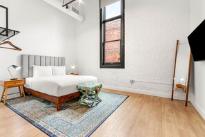 Bügeleisen/Bügelbrett, Reisekinderbett, Internetzugang