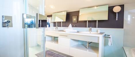 Bathtub, hair dryer, towels