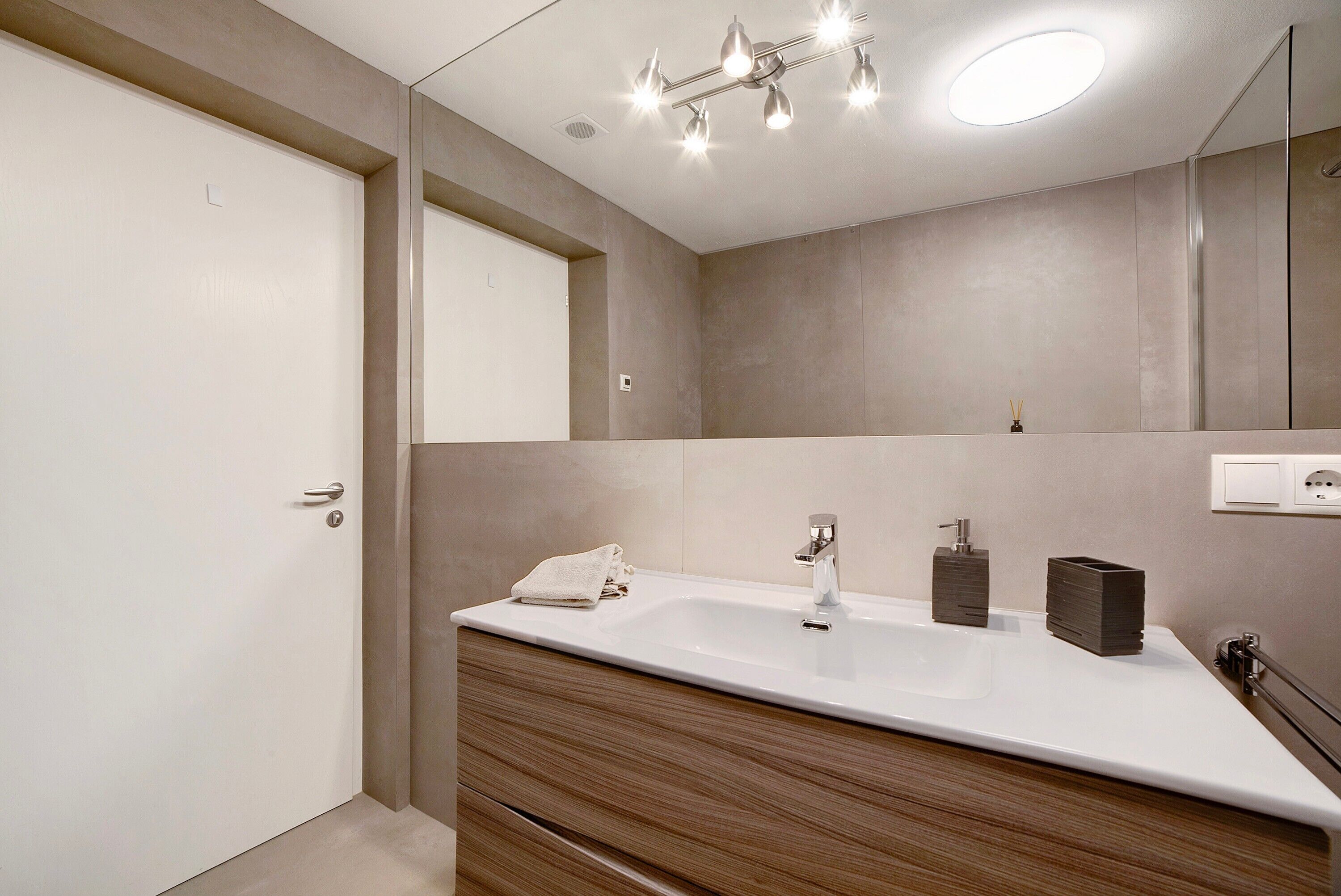 Bathtub, hair dryer, towels