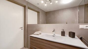 Bathtub, hair dryer, towels