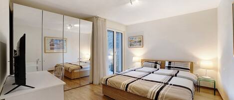 2 bedrooms, iron/ironing board, free WiFi, bed sheets
