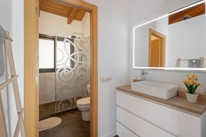 Bruser, hårtørrer, håndklæder