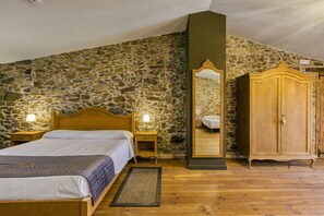 7 bedrooms, free WiFi, bed sheets, wheelchair access