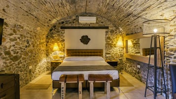 7 bedrooms, free WiFi, bed sheets, wheelchair access