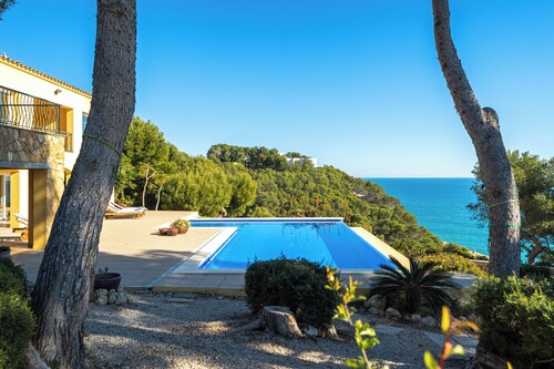 Villa 'The Beauty of Cala Tamarit' with Sea View, Pool, Wi-Fi and Garden