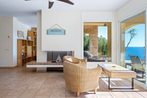 TV, lettore DVD, impianto stereo