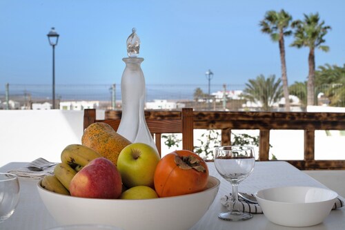 Villa tranquila cerca de Famara  ideal familias y grupos. Hasta 9 personas casa más estudio