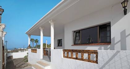 "La Ratona" avec vue sur mer, jardin et Wi-Fi.