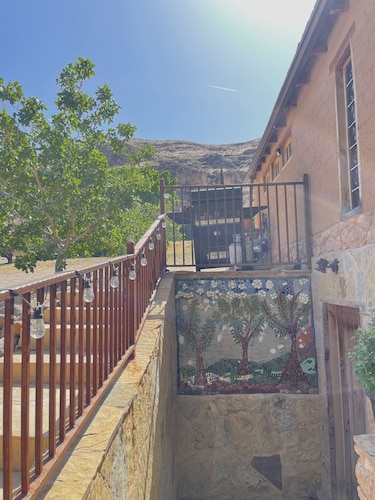 Historic Southern Utah Cottage- 20 miles to Zion National Park