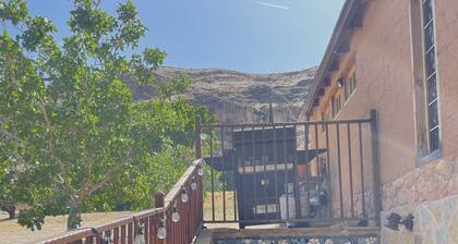 Historic Southern Utah Cottage- 20 miles to Zion National Park