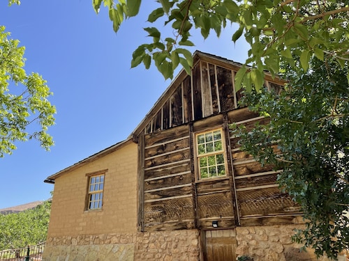 Historic Southern Utah Cottage- 20 miles to Zion National Park