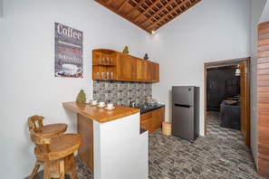 Fridge, microwave, stovetop, cookware/dishes/utensils - The Secret Jungle Villas Berawa (Canggu)