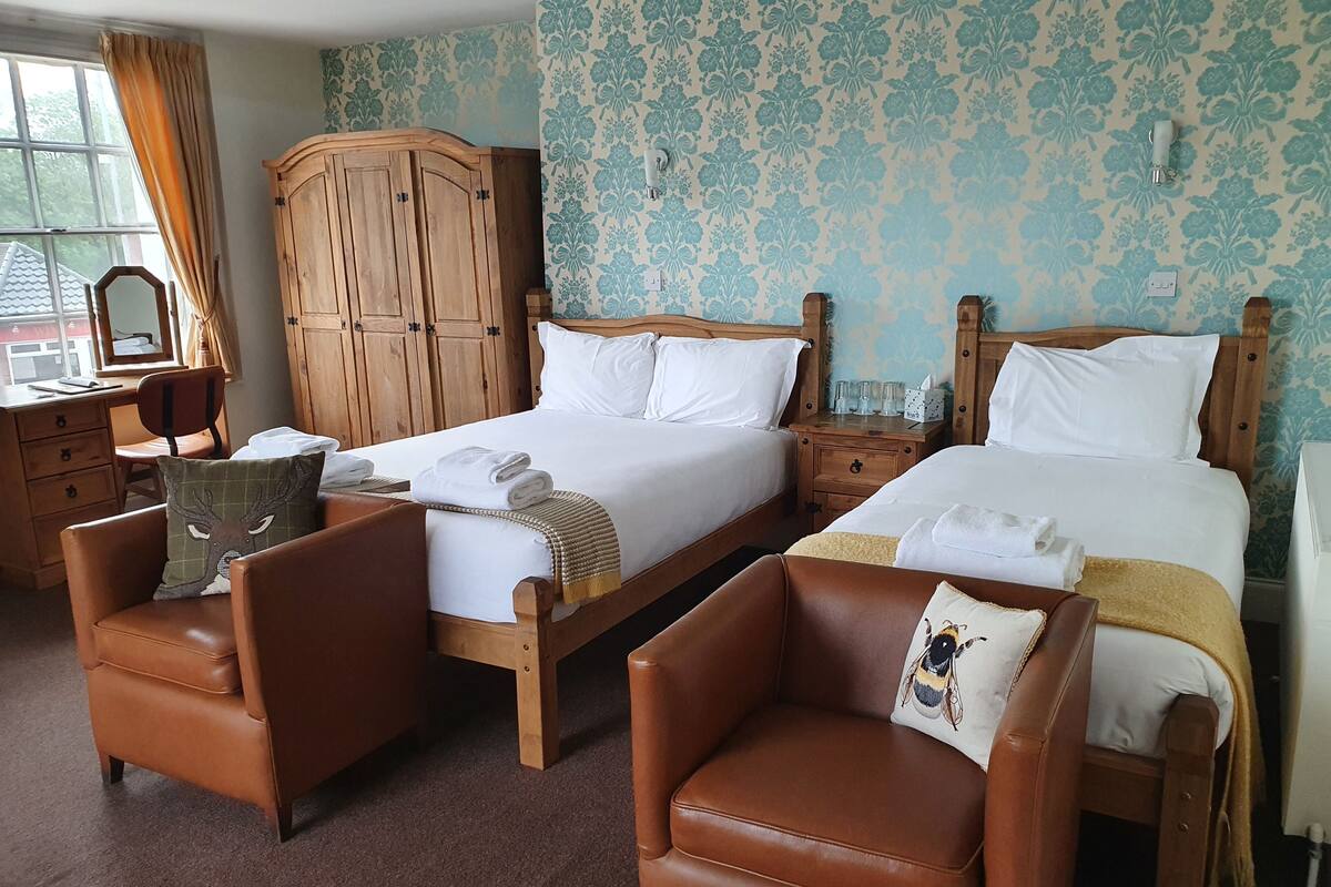 Family Triple Room | Peralatan tempat tidur hipoalergenik, seterika/papan seterika 