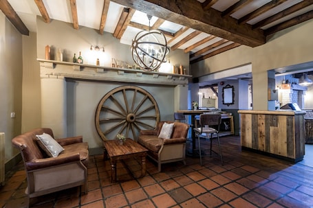 Restaurant. The Littleton Arms