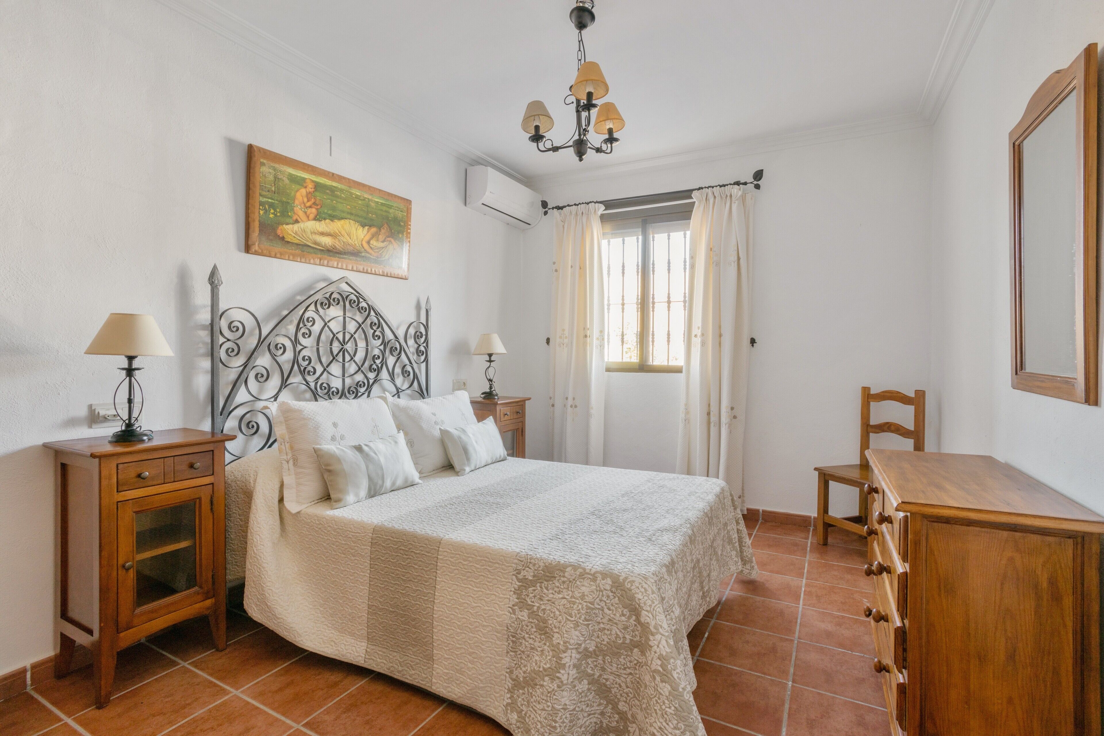 3 slaapkamers, een strijkplank/strijkijzer, gratis wifi, beddengoed