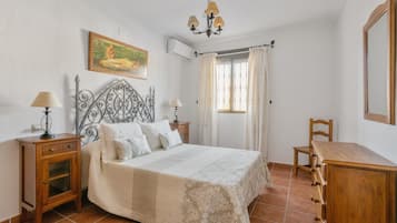 3 slaapkamers, een strijkplank/strijkijzer, gratis wifi, beddengoed