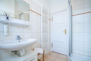 ヘアドライヤー、タオル