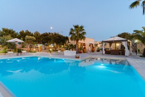 Pool - Villa Divina with Hot Tub and Private Pool (Marina di Mancaversa)