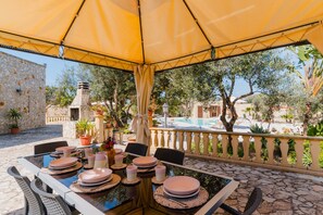 屋外ダイニングエリア