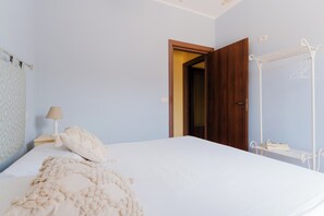 6 chambres, fer et planche à repasser, Wi-Fi gratuit, draps fournis