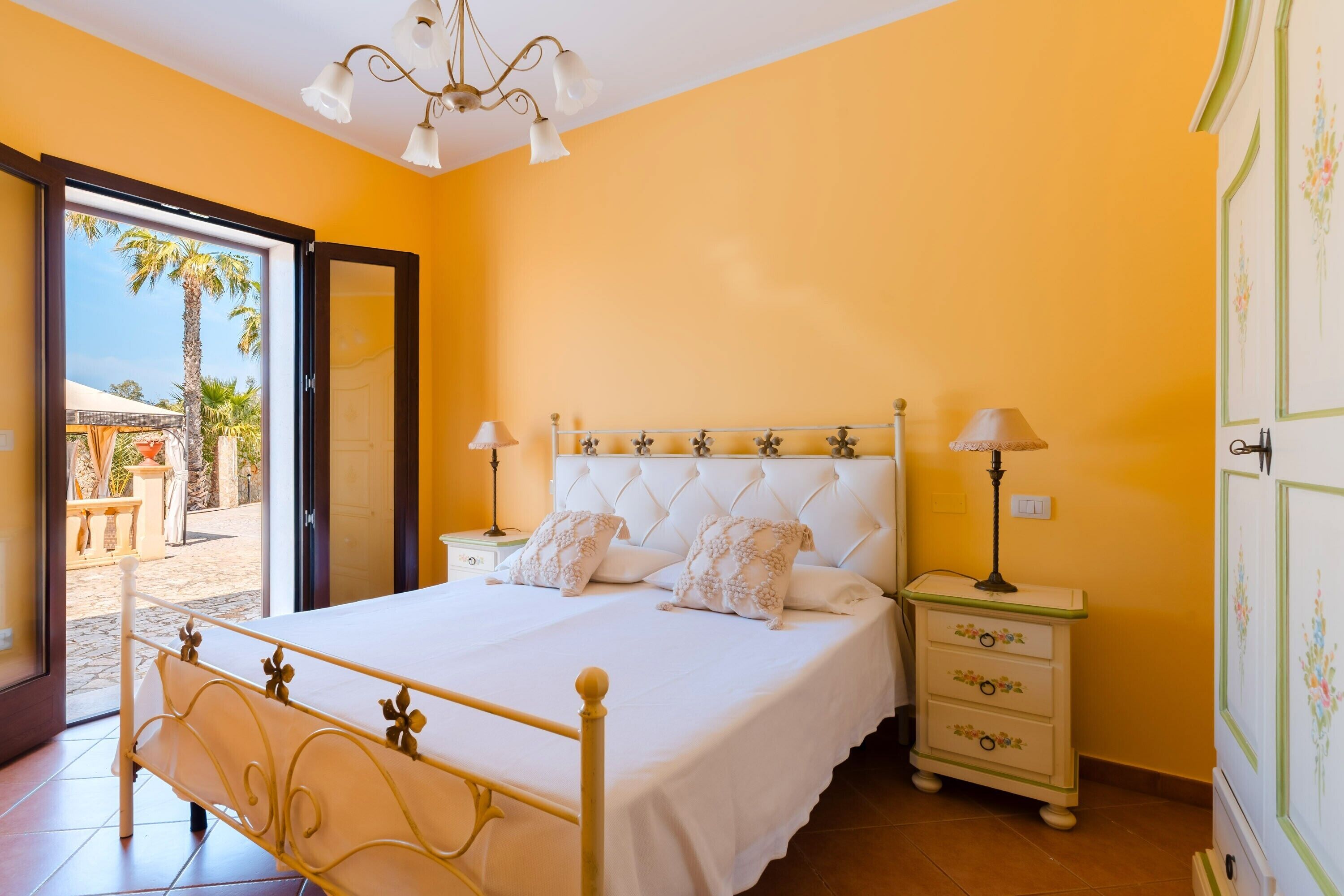 6 slaapkamers, een strijkplank/strijkijzer, gratis wifi, beddengoed