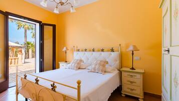 6 slaapkamers, een strijkplank/strijkijzer, gratis wifi, beddengoed