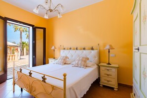 6 室のベッドルーム、アイロン / アイロン台、WiFi (無料)、ベッドシーツ