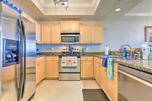 Fridge, microwave, stovetop, dishwasher