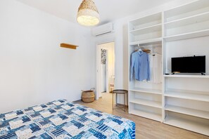 1 bedroom, free WiFi, bed sheets - 'Appartamento 2' Near the Beach with Wi-Fi & Garden (Ameglia)