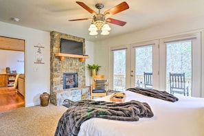 2 bedrooms, desk, iron/ironing board, Internet - Idyllic Creekside Bryson City Gem w/ Fire Pit! (Bryson City)
