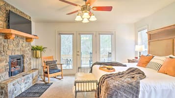 2 bedrooms, desk, iron/ironing board, Internet