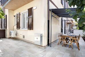 Outdoor dining - 'Appartamento 1' Near the Beach with Wi-Fi & Garden (Ameglia)
