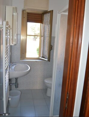 Douche, serviettes fournies