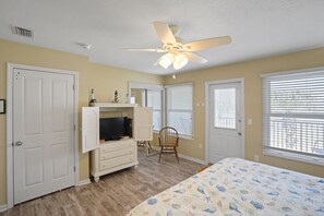 4 室のベッドルーム、アイロン / アイロン台、WiFi (無料)、ベッドシーツ