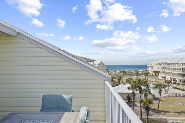 屋外ダイニングエリア