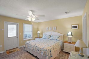 4 bedrooms, iron/ironing board, free WiFi, bed sheets - Great Place to Beach- Family and pet friendly, community pool, beach views! (Cape San Blas)